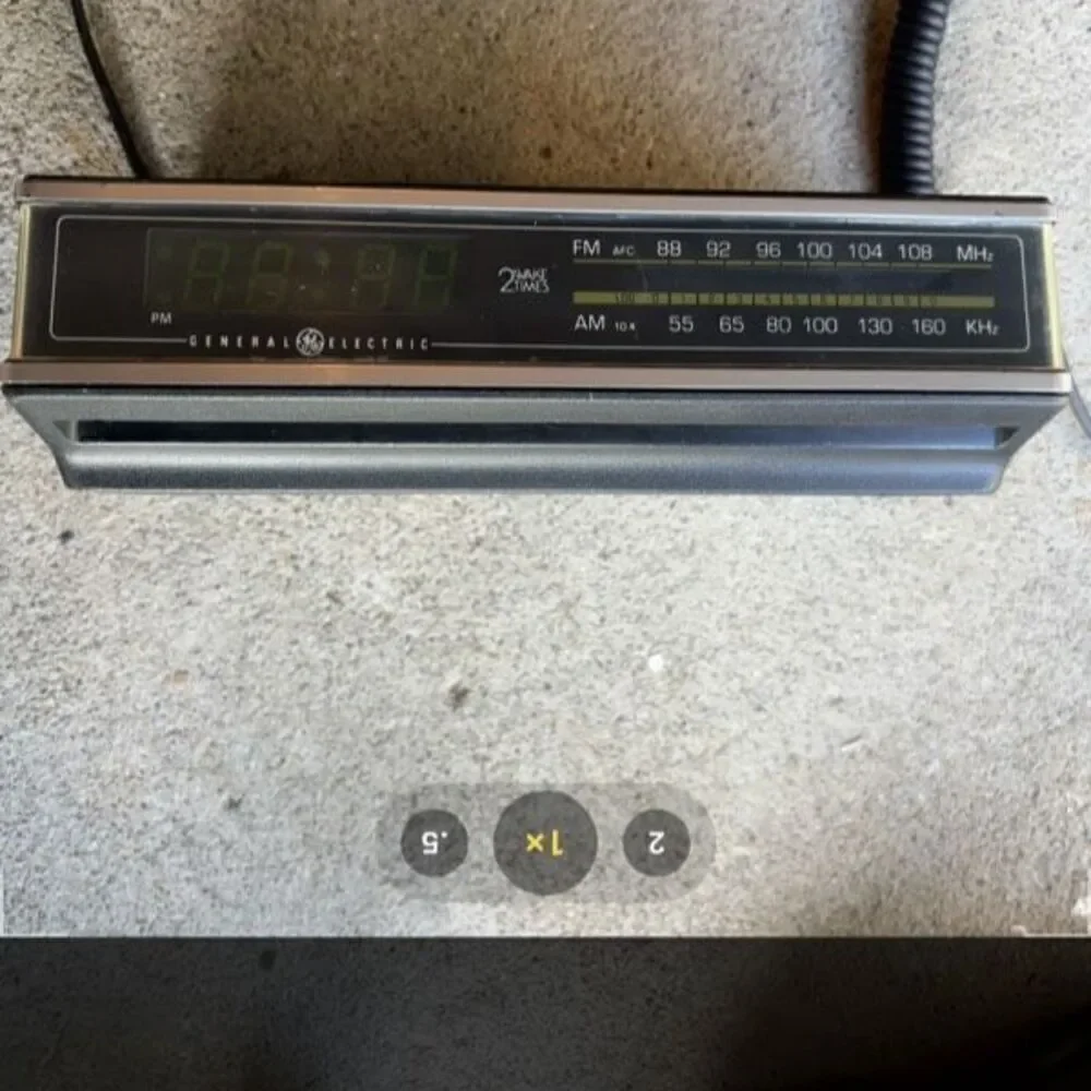 General Electric Model 7-4675A 2 Wake Times Clock Radio